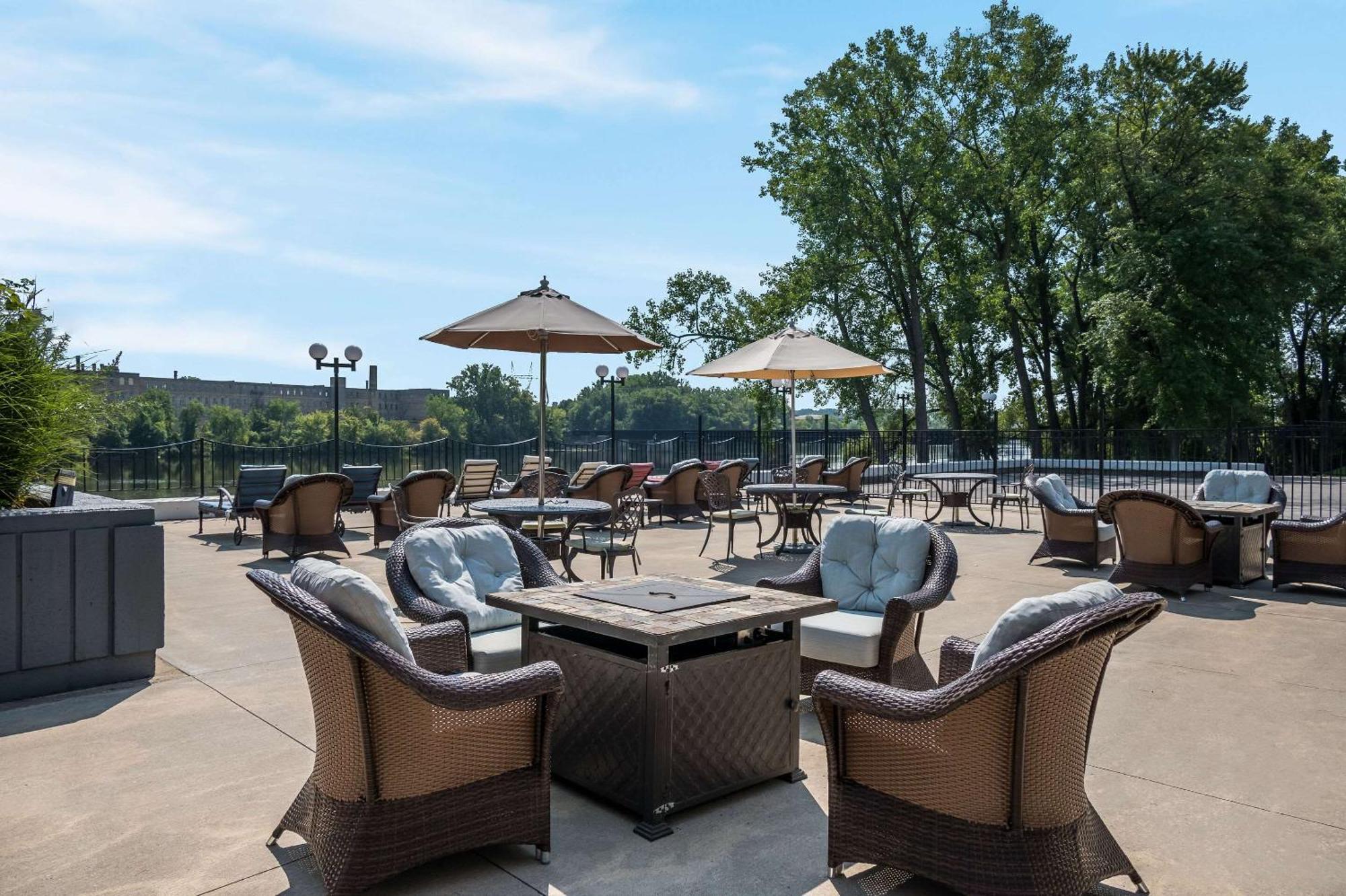 Radisson Hotel Grand Rapids Riverfront Zewnętrze zdjęcie
