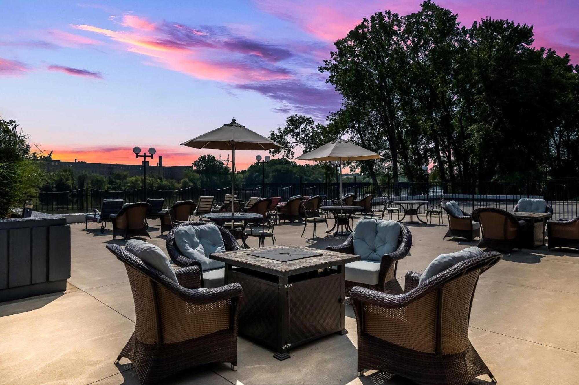Radisson Hotel Grand Rapids Riverfront Zewnętrze zdjęcie